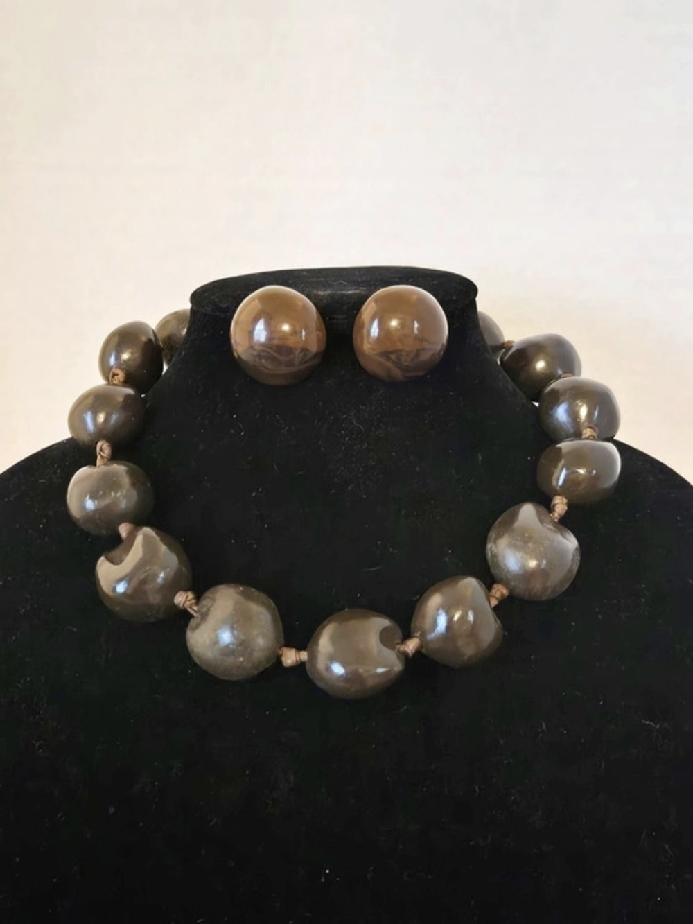 Brown Beaded Necklace & Earrings Like New